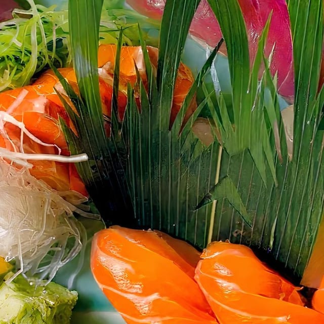 Sushi and Sashimi Combo B (24 Pcs).