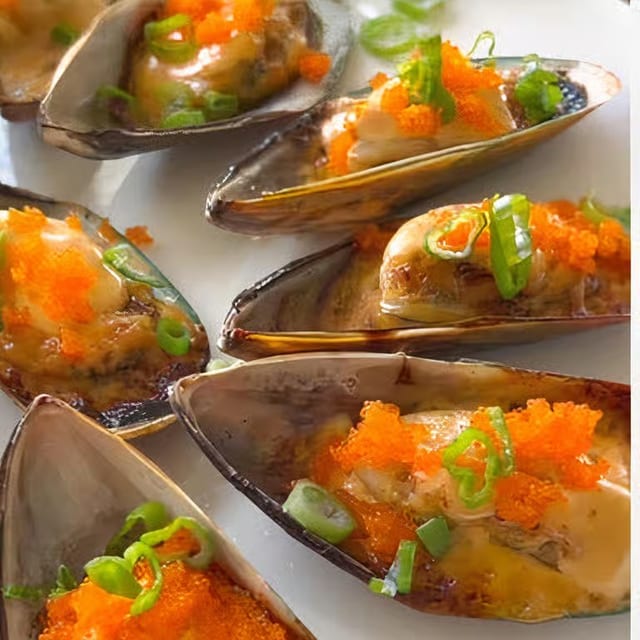 Baked Green Mussel with Spicy Garlic.
